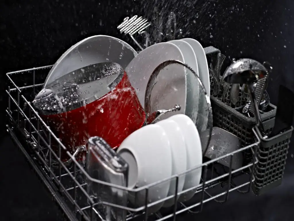 6 Mistakes That Are Preventing Your Dishwasher From Cleaning Your Dishes
